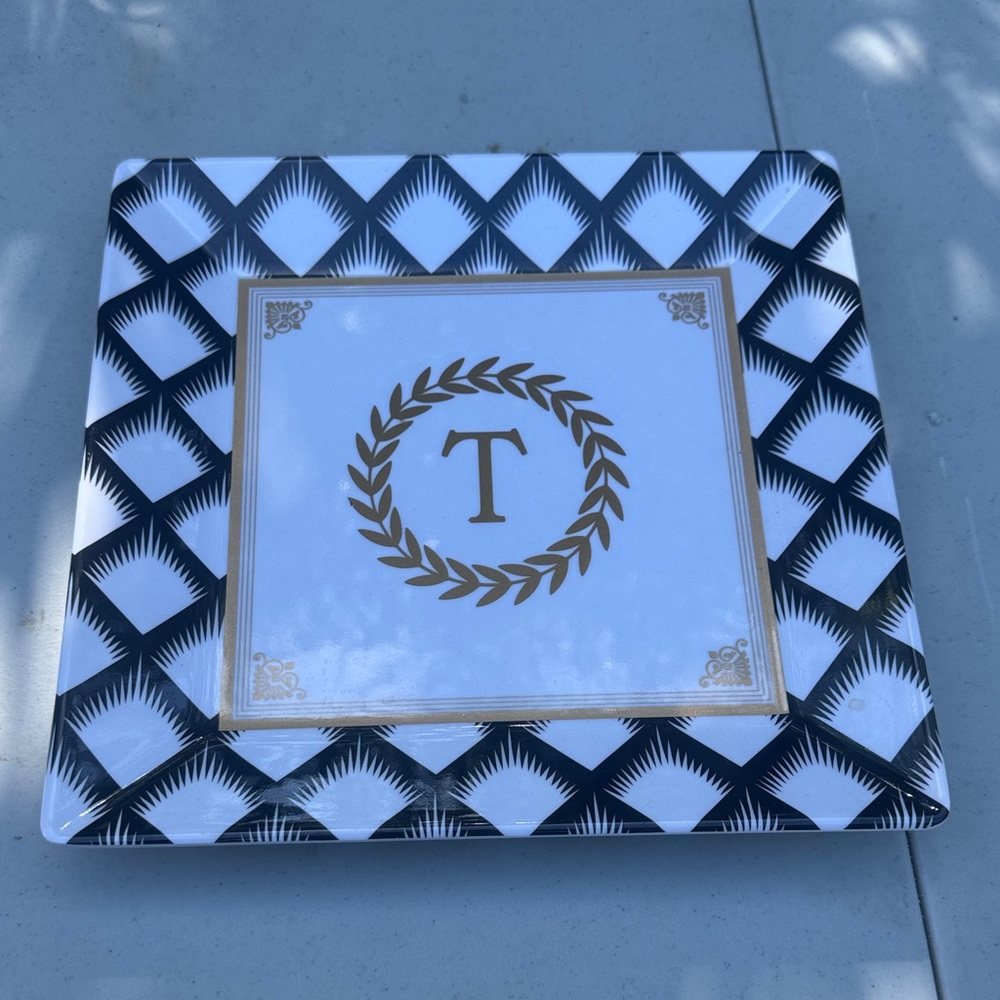 QSQUARED Black Initial T Plate